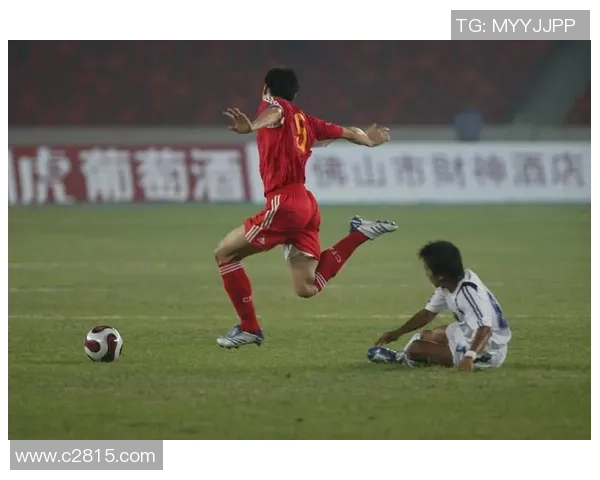 足球球星推特热议:赛事精彩瞬间与个人生活互动引发粉丝狂热讨论 足球球星推特热议:赛事精彩瞬间与个人生活互动引发粉丝狂热讨论